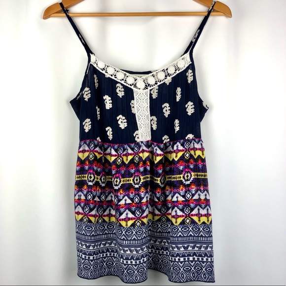miami Tops - ✅ SOLD! Miami Patterned Crochet Hemmed Flowy Tank Top - Size Small